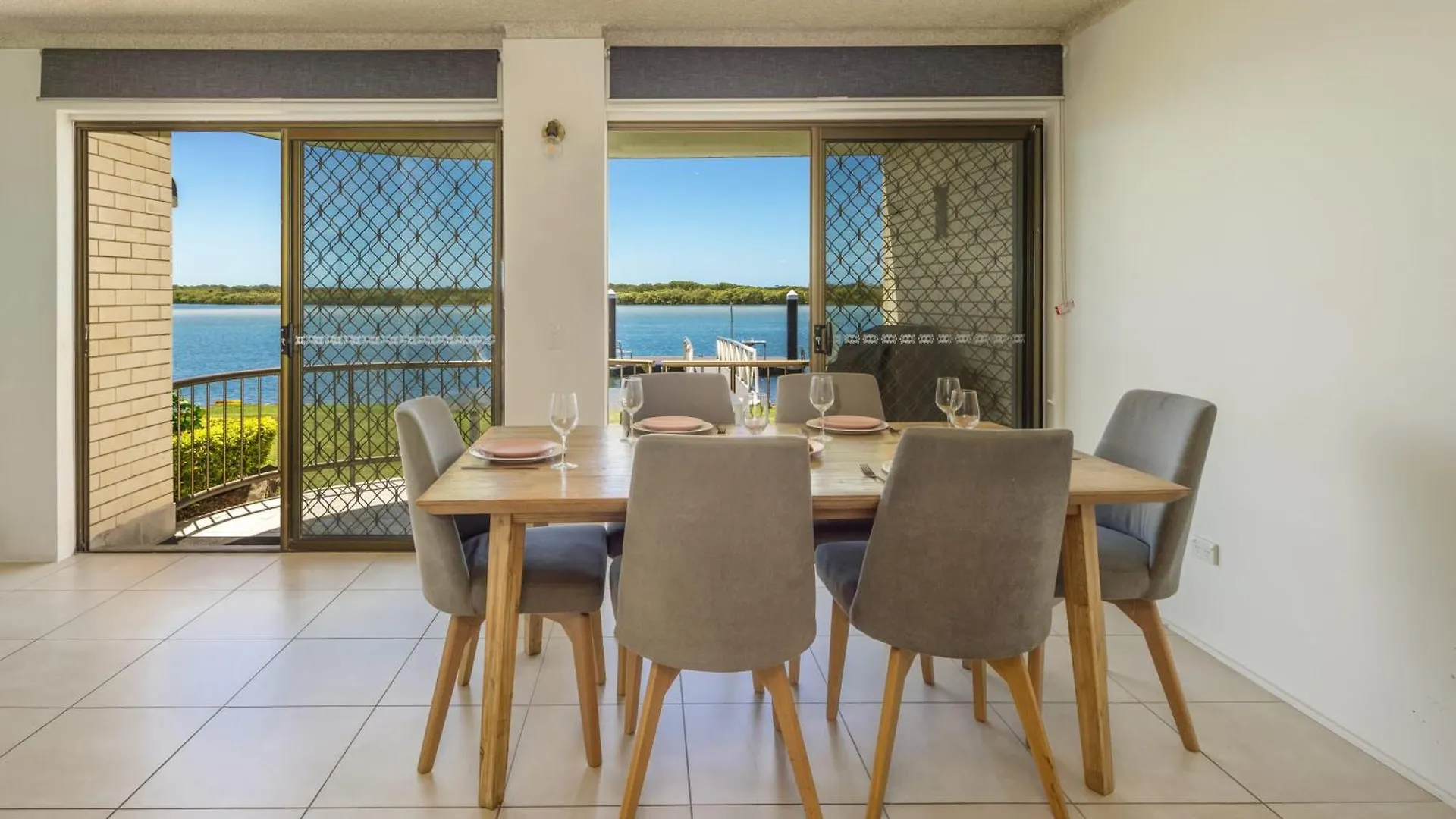 Holiday home River Front Escape, Short Walk To Ocean Street Maroochydore