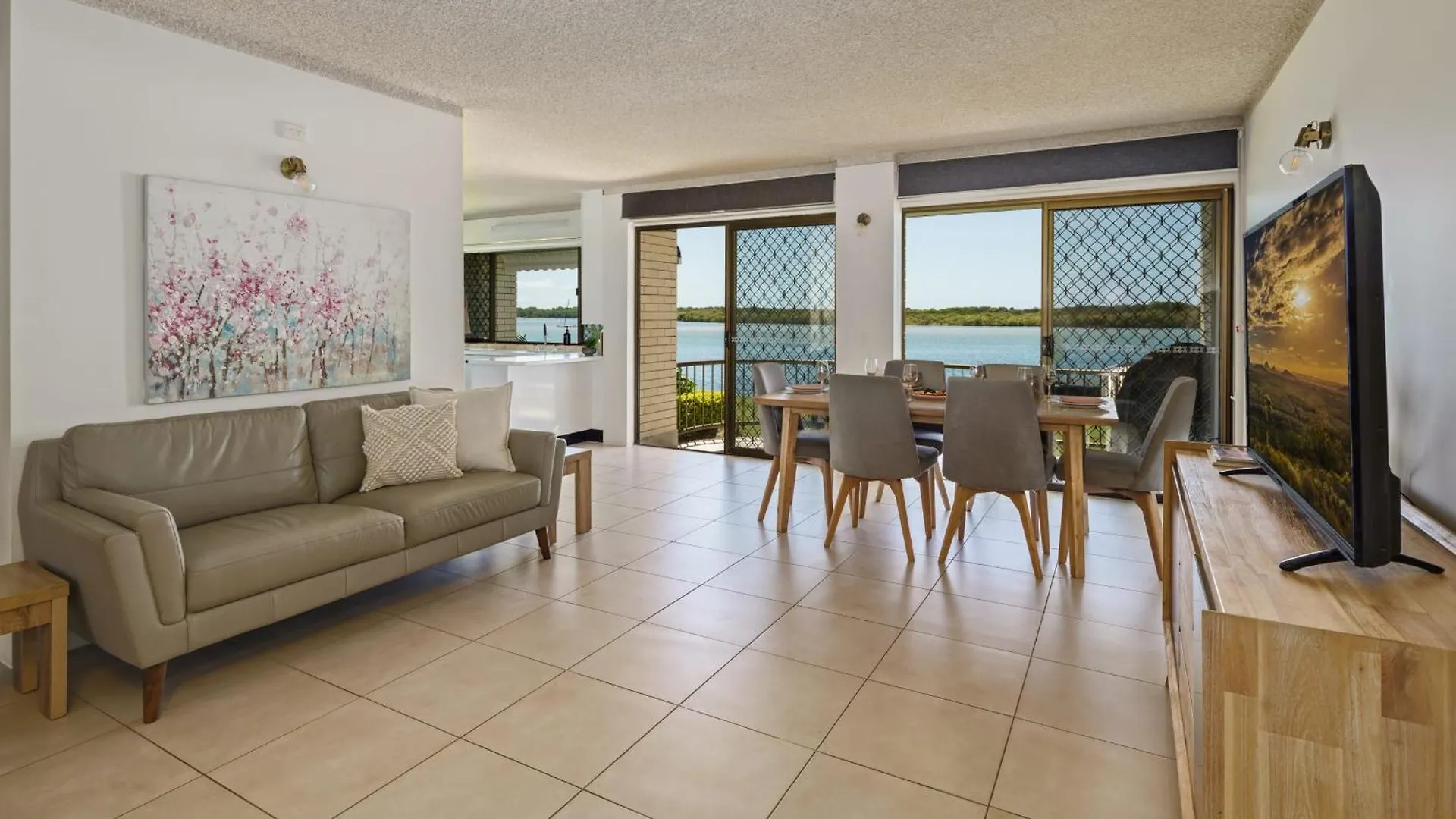 River Front Escape, Short Walk To Ocean Street Maroochydore 0*,