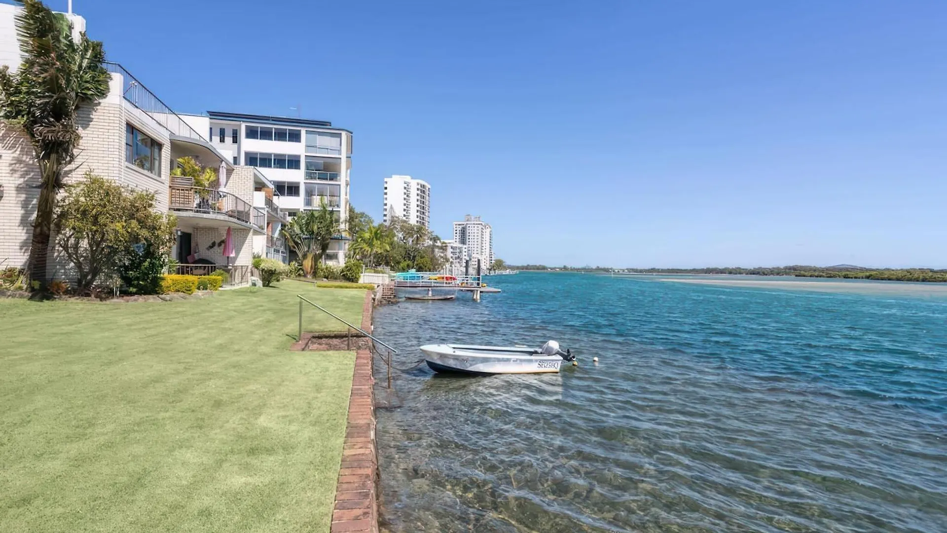 River Front Escape, Short Walk To Ocean Street Maroochydore